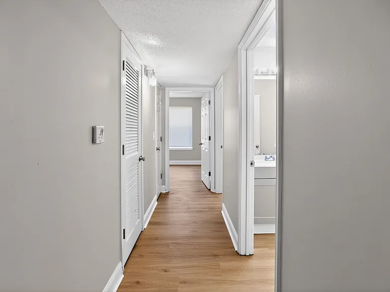 Alex Place Apartments — Photo 14