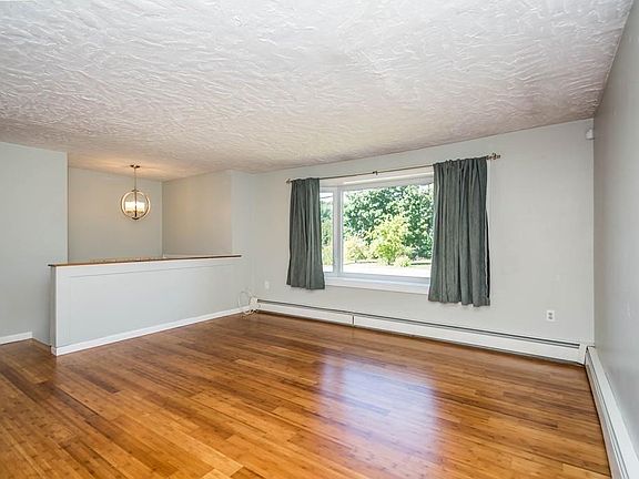4th image of 141 Shawsheen St