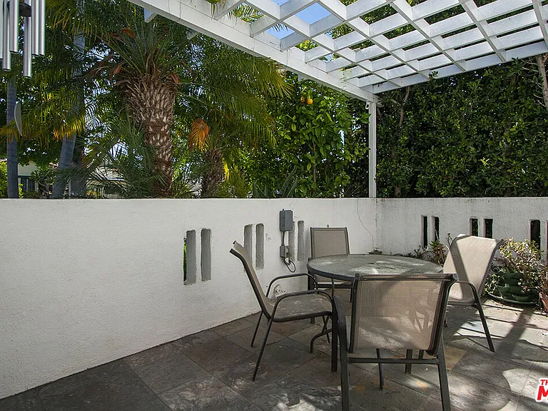 1173 S Point View St — Photo 3