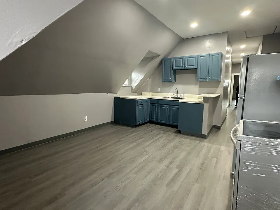 402 Sigourney St #3