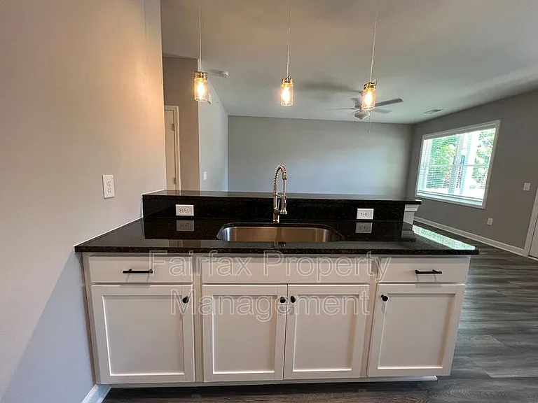 518 Boone St #104 — Photo 9