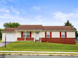 285 Drummer Dr, New Oxford, PA 17350