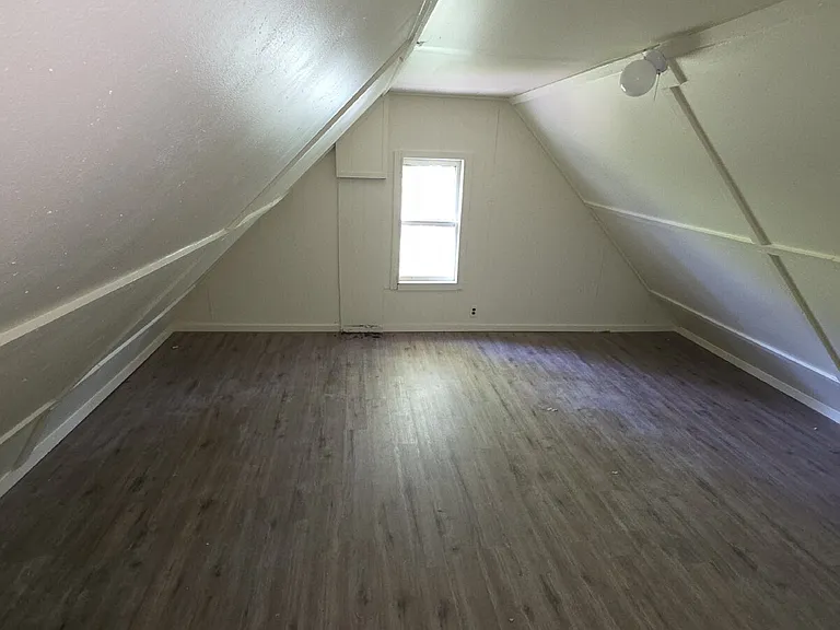 3217 Colburn Ave — Photo 3
