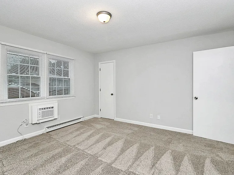 Thompson Place Apartments — Photo 14