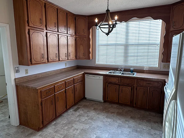 502 E Tombigbee St #B — Photo 3