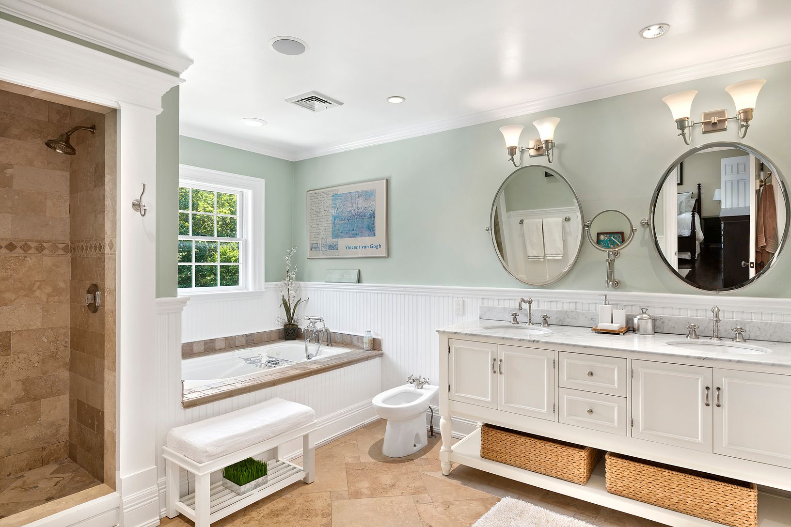  Luxurious Master Bath