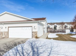 1542 Suntree Dr, West Fargo, ND