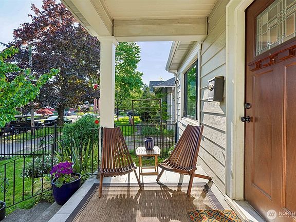 4th image of 310 W 21st Street