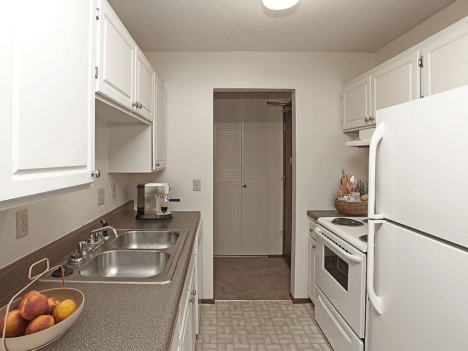 Kitchen with Double Sink and Cabinet Space!