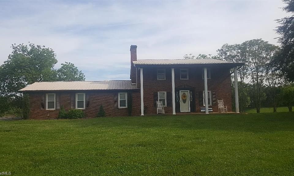 1st image of 200 Raven Cliff Dr
