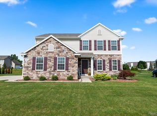 7042 Wildflower Ct, Grand Blanc, MI 48439