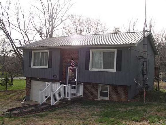 2nd image of 9935 Pine St NE