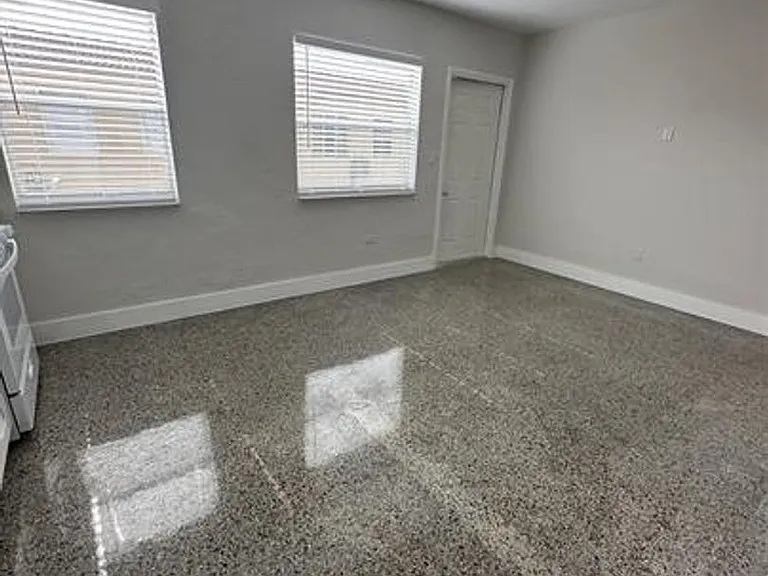 211 SW 18th Ave — Photo 8