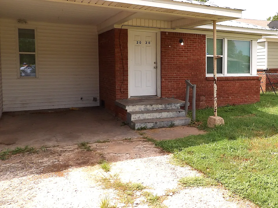2020 NW 24th St