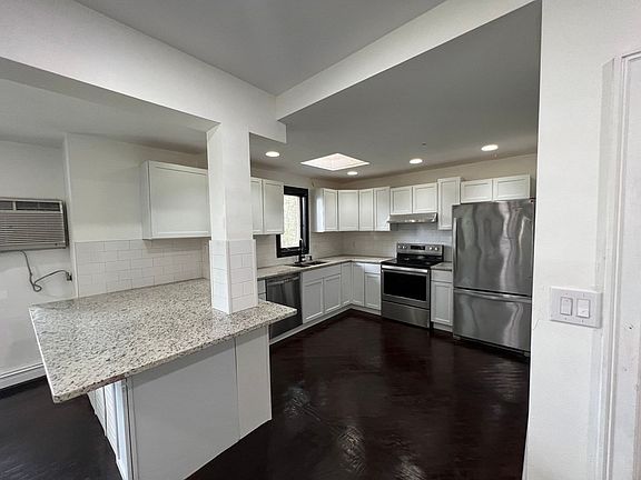 5th image of 530 Summer Pl