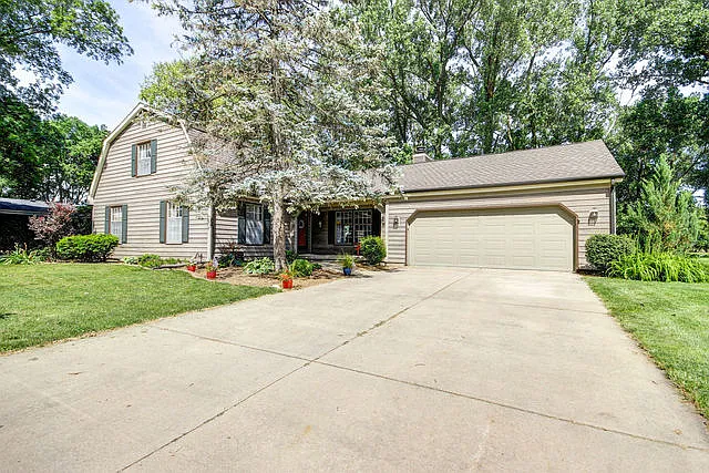 313 Woodland Dr photo 1
