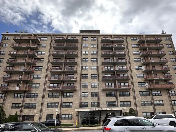 1000 Clove Rd APT 8E, Staten Island, NY 10301