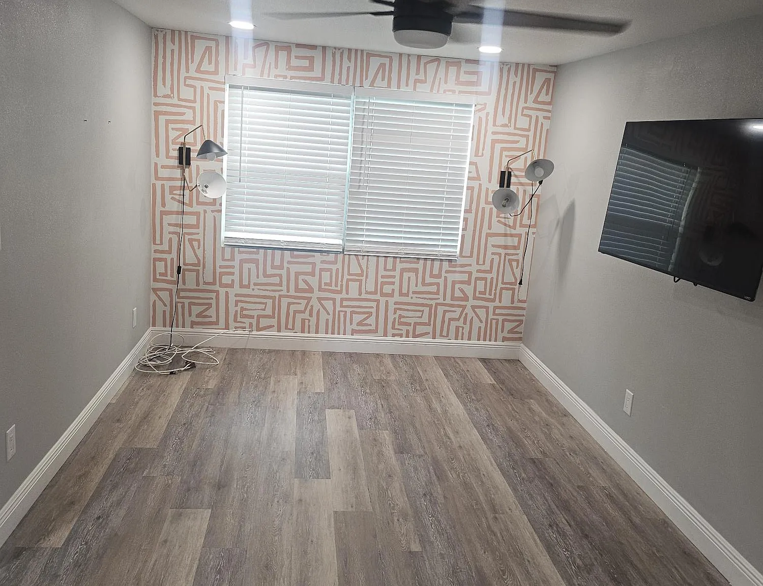 1 bed, 700 sqft, $1,300 — Photo 2