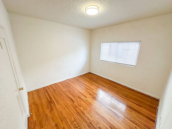 4th image of 350 N Orange Grove Ave APT 3