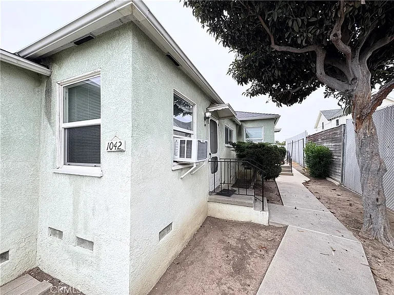 1042 W 7th St — Photo 3