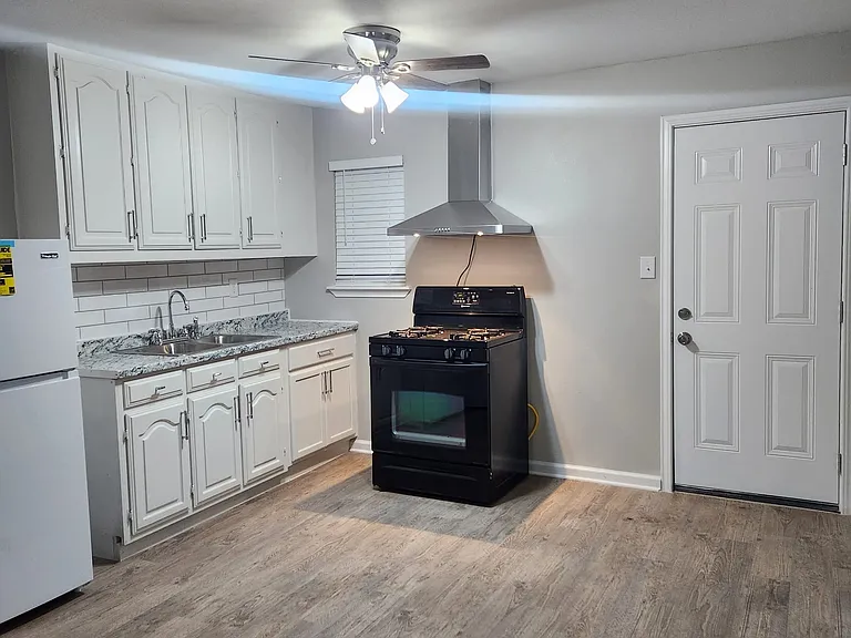 1622 Lucas Ave — Photo 18