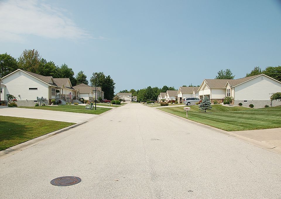 2nd image of 930 N Sandalwood Cir
