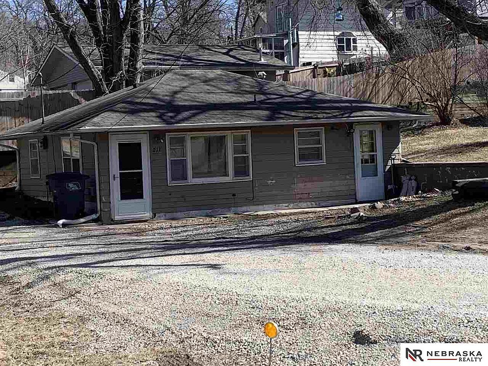 1st image of 211 N 15th St