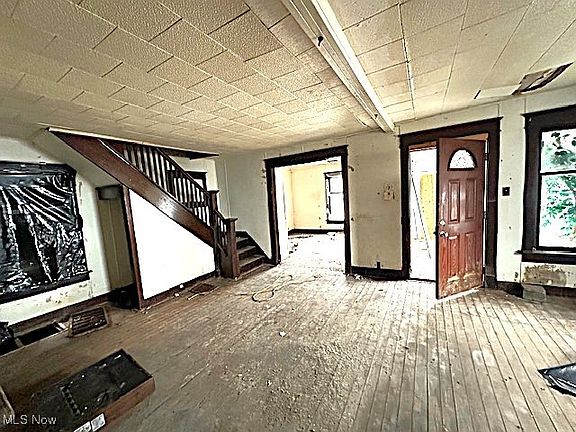 3rd image of 1323 W Elm St