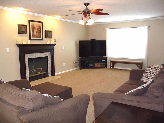 2nd image of 939 Grandstone Ct