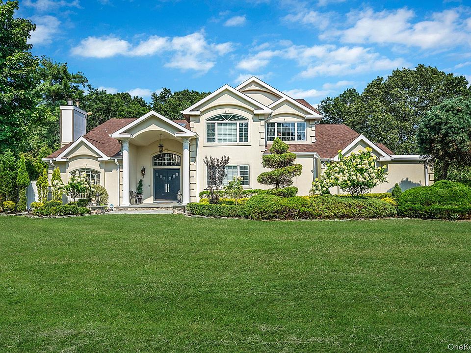 1st image of 14 Arrowood Drive