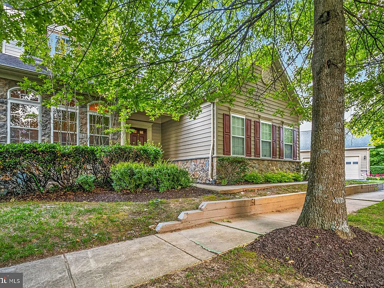 117 Teapot Ct #117 — Photo 2