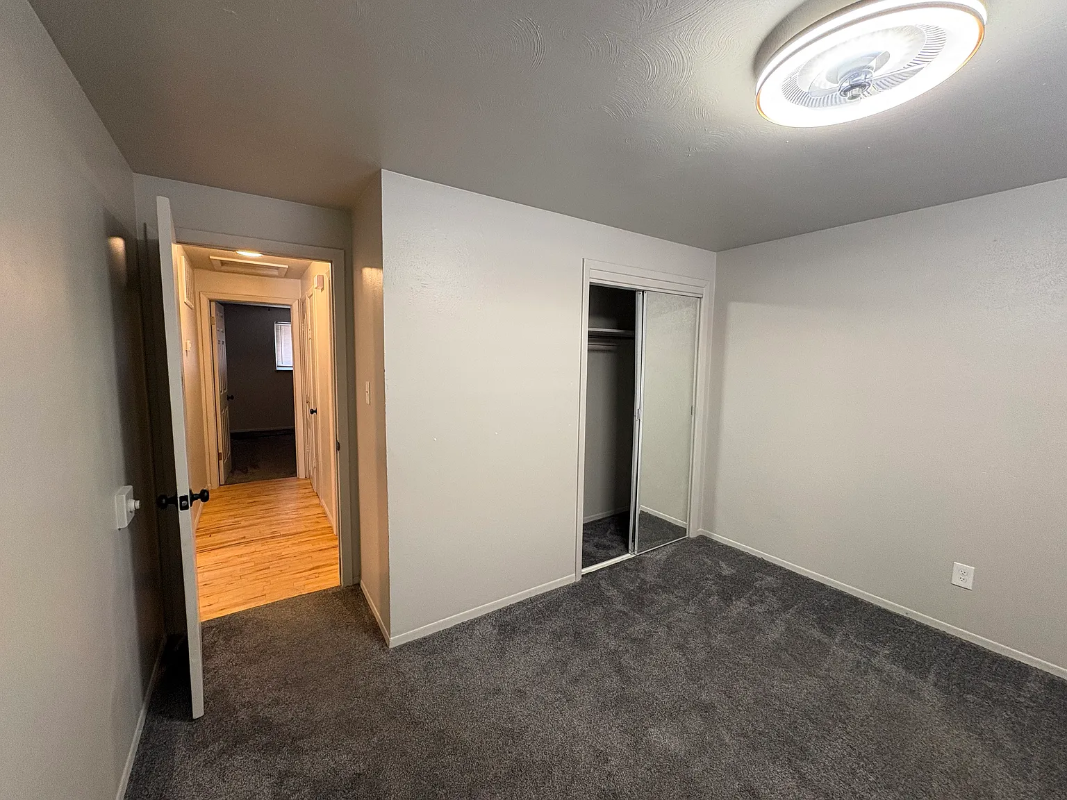 3 bed, 1100 sqft, $2,300 — Photo 2