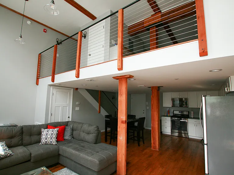 632 N College St — Photo 18
