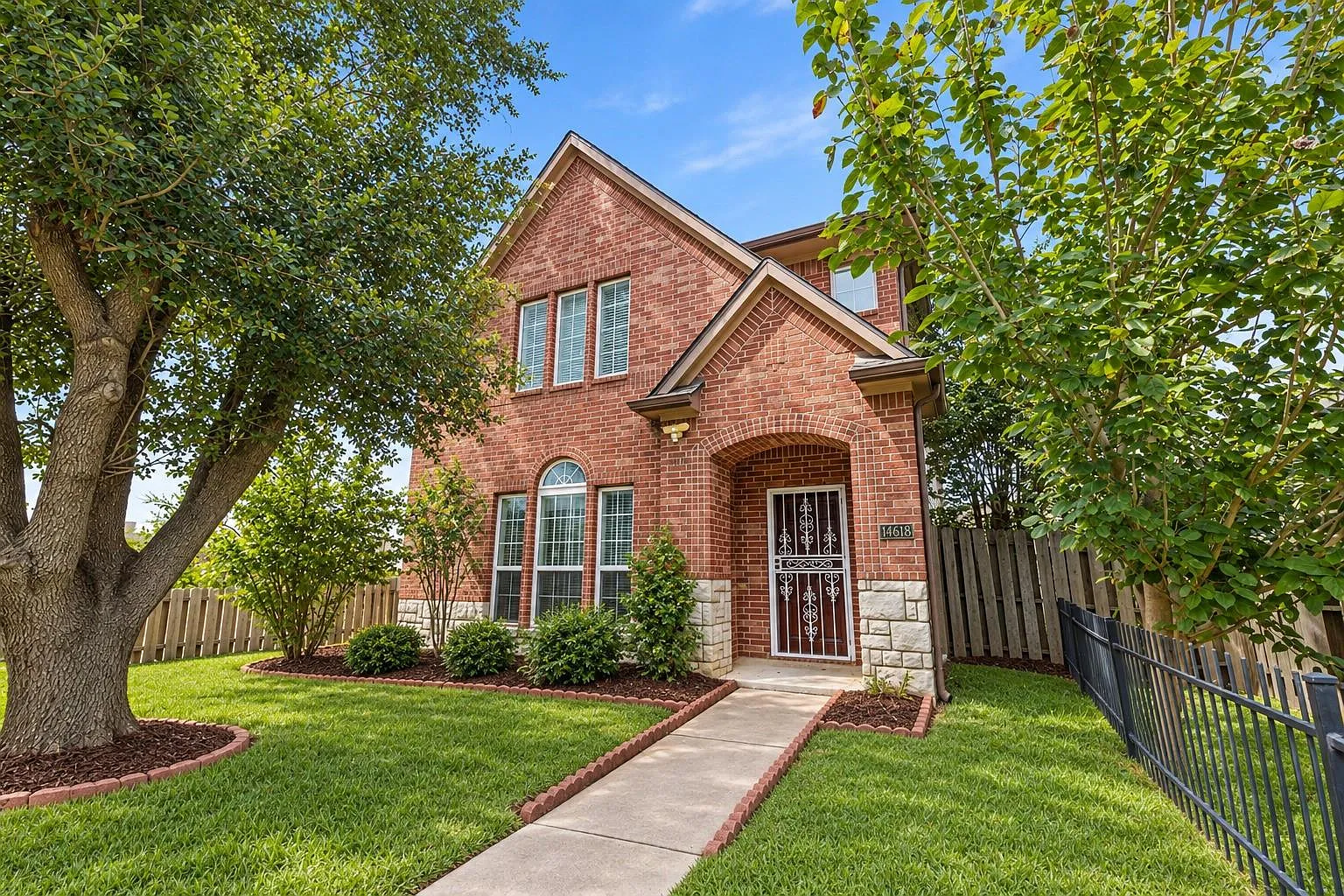 4 bed, 2.5 bath, 2243 sqft, $2,150 — Photo 2