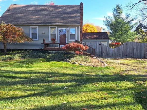 23128 Almira St, Southfield, MI 48033