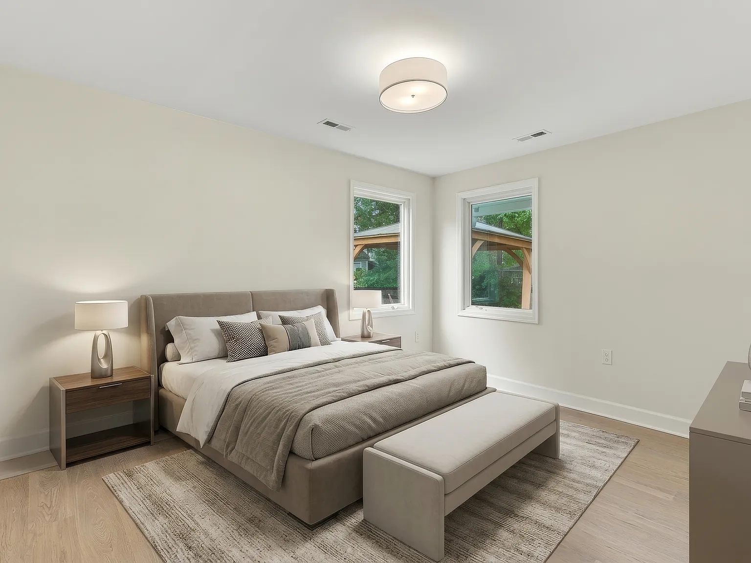 3 bed, 1100 sqft, $3,500 — Photo 3