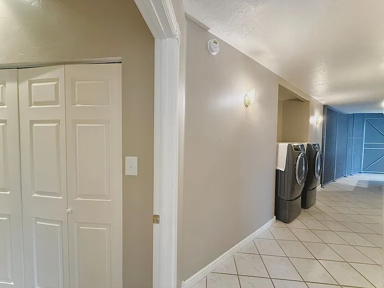 825 N Capitol Blvd — Photo 26