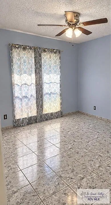 5 bed, 3.0 bath, 1956 sqft, $2,300 — Photo 4