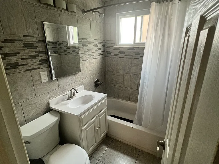 43 E 17th St #2 — Photo 4