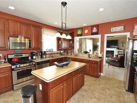 3rd image of 100 Sandy Lake Dr
