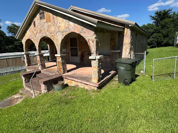 1015 Patterson St, Anniston, AL 36201
