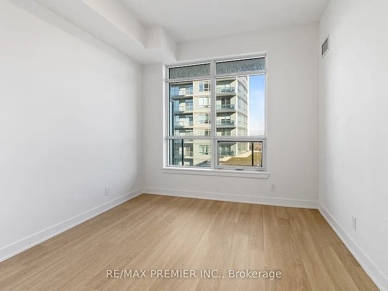 30 Upper Mall Way #909 — Photo 36