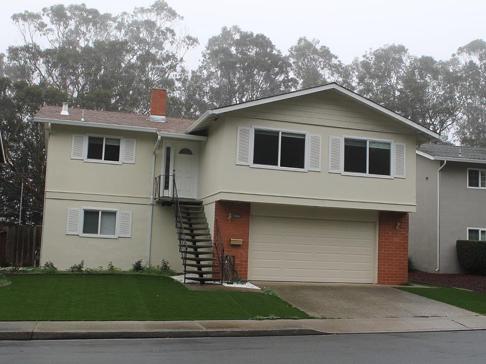 1st image of 3040 Longview Dr