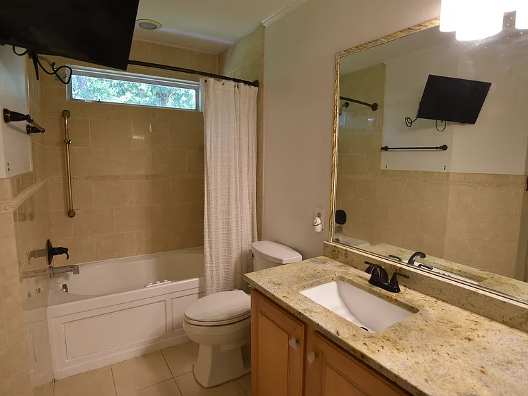 8159 Landfall Ct — Photo 36
