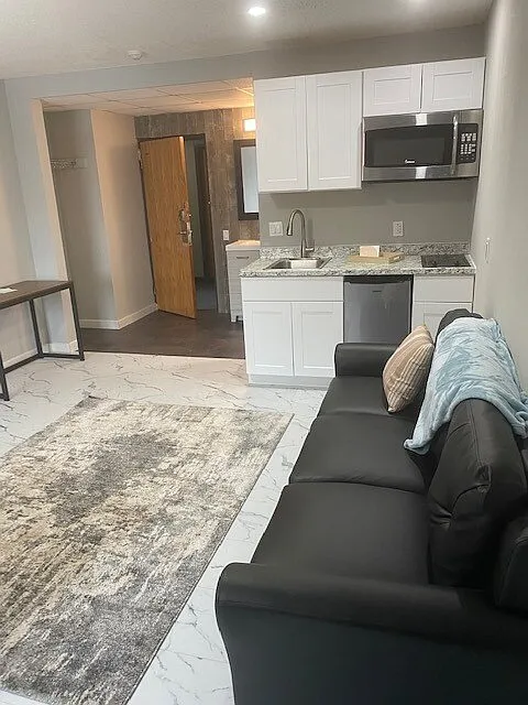 Studio, 200 sqft, $850 — Photo 2