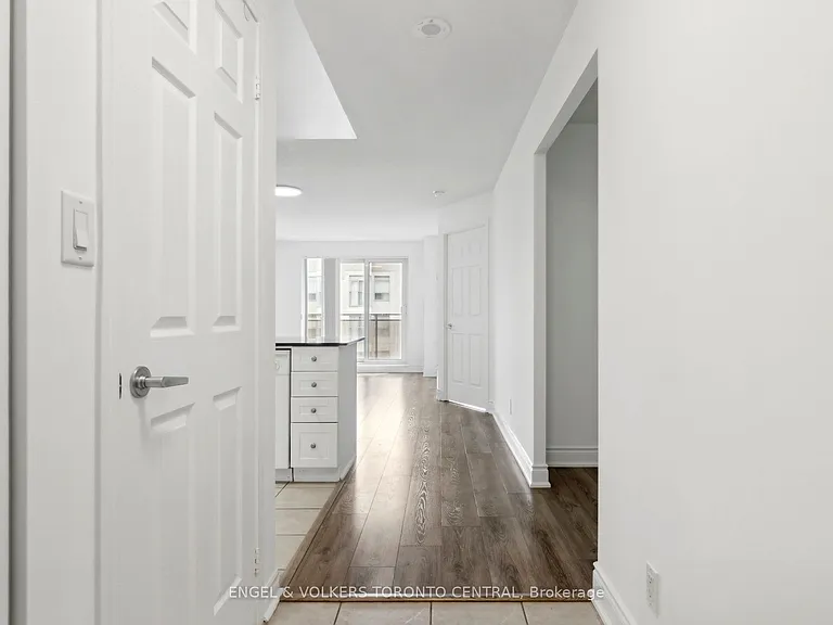 19 Barberry Pl #711 — Photo 7