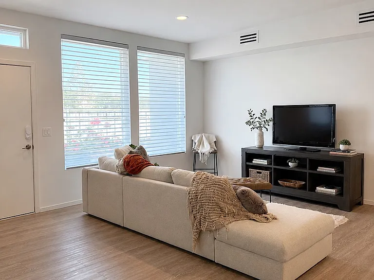 410 S Contempo Dr — Photo 4