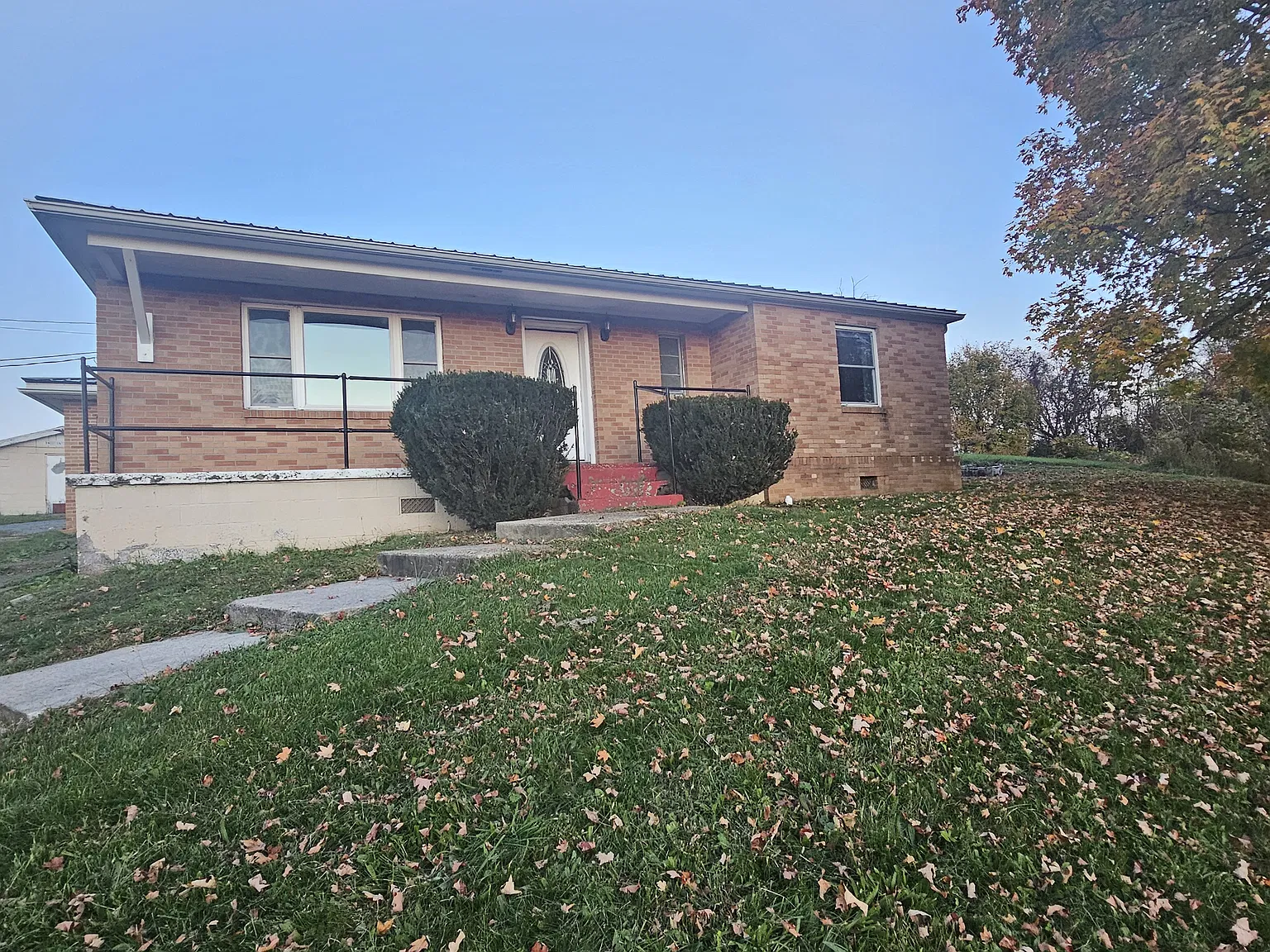 1015 Grafton Rd — Photo 1