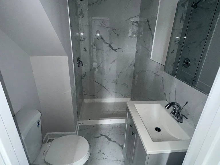1626 S Throop St #3F — Photo 7