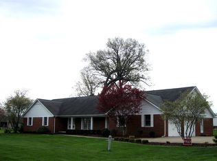 1507 Roser Dr, Carmi, IL 62821